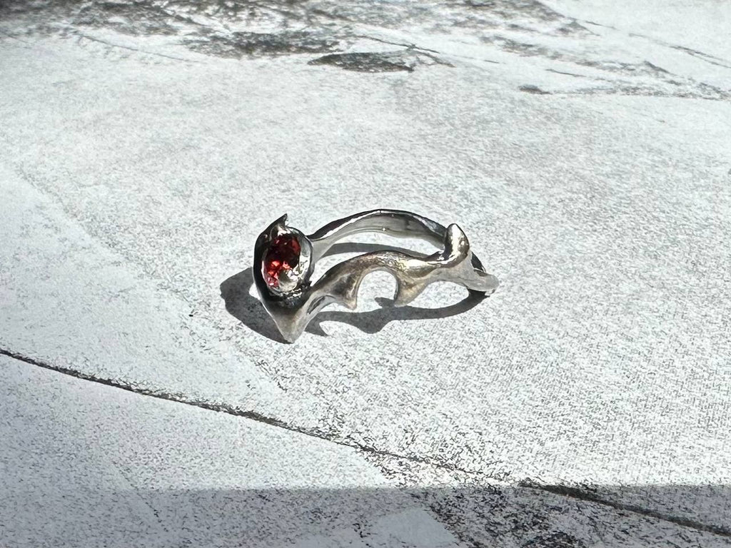 R1 garnet ring