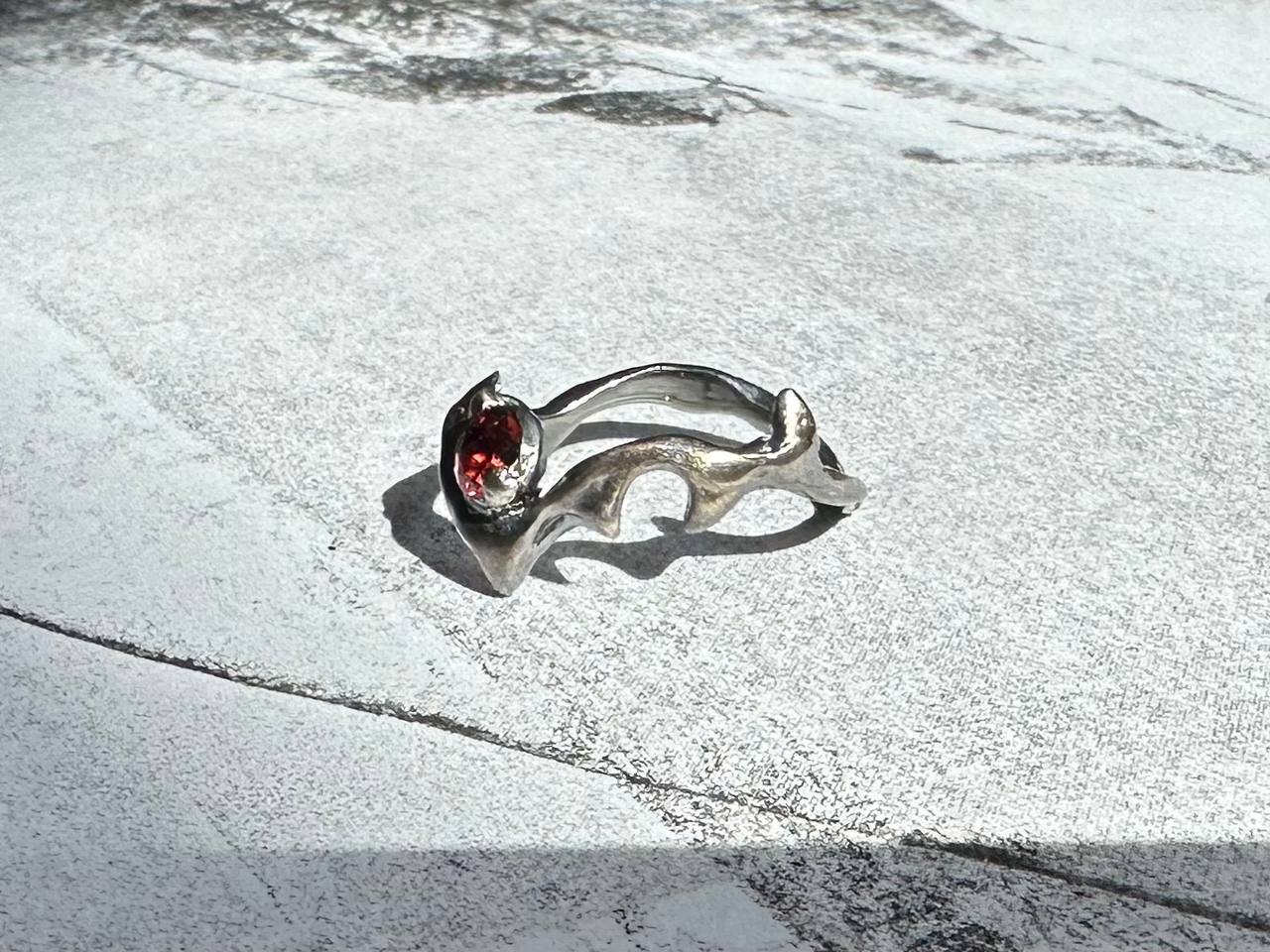 R1 garnet ring
